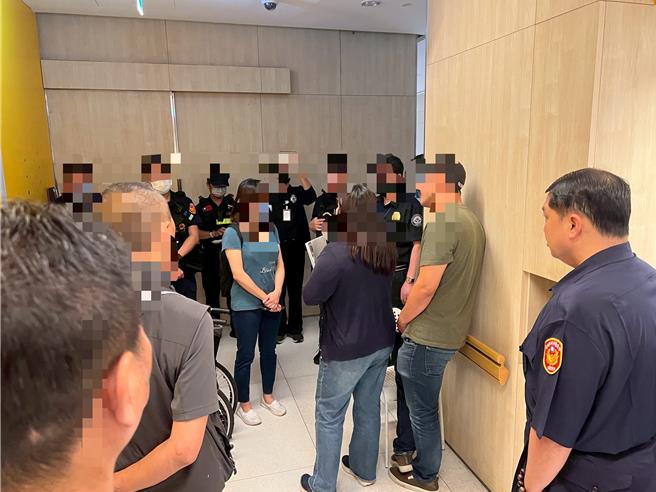 高雄左營博田醫院3日爆黑衣人衝突，檢警擴大偵辦中，目前已知涉案至少有36人。（警方提供／紀爰高雄傳真）