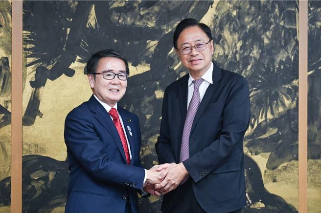 桃園市長張善政率團訪問日本，今前往香川縣廳，拜會香川縣知事池田豐人與香川縣議會議長谷久浩一。(桃市府提供)