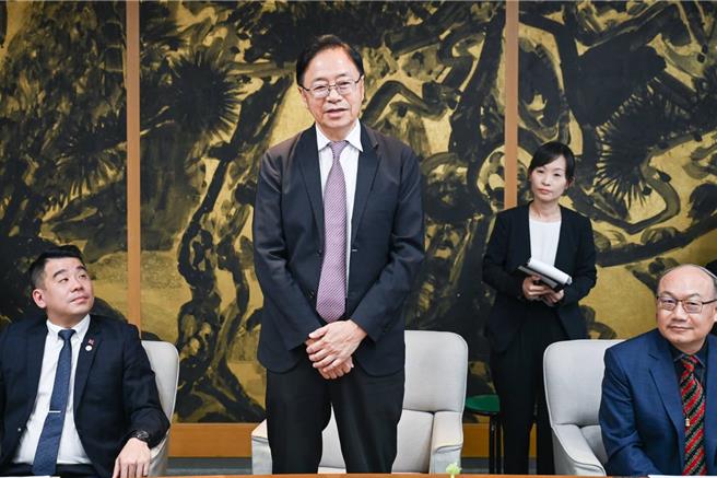 桃園市長張善政率團訪問日本，今前往香川縣廳，拜會香川縣知事池田豐人與香川縣議會議長谷久浩一。(桃市府提供)