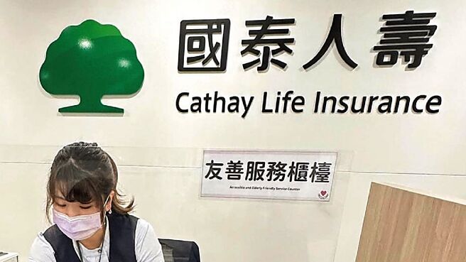 亚资中心启动后，寿险新一波产品角力赛登场。寿险龙头国寿上周已率先卖出首批试营运保险业的第一单、顺利夺得头香。图／本报资料照片