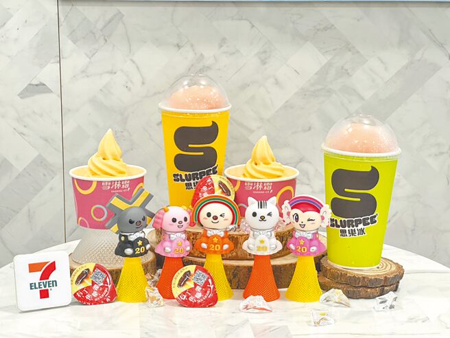 7-11自8月8日至8月19日买思乐冰、雪淋霜、酷圣霜霜淇淋任一件，可用169元加购「OPEN！一飞冲天宇宙飞行器」公仔。（7-11提供）