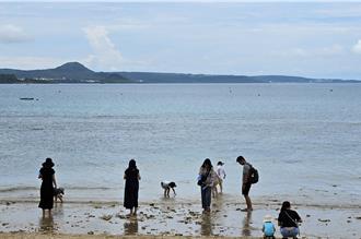 海域平靜如湖也插紅旗禁下水 墾丁業者批僵化 生計陷困境