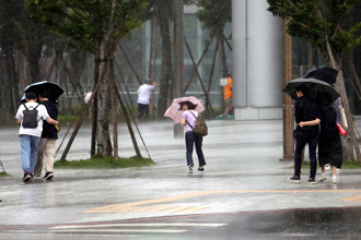 不斷更新》大雷雨狂轟！雙北3區淹水警戒 6縣市豪大雨