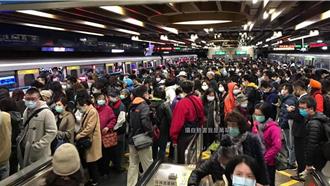 萬華人不是次等公民！板南線擠爆 北捷：尖峰再增2班加班車