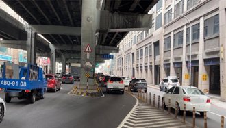 台64下匝道至中正路試辦新交管！8／7起內側可右轉