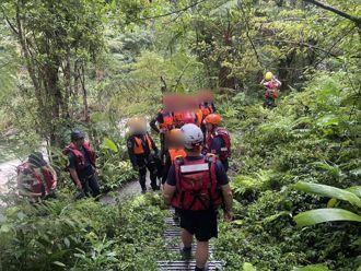 快訊》烏來溯溪遇午後暴雨！ 17名師生險困南勢溪