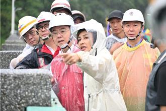 高雄山區豪雨成災  邱議瑩批「網傳出國」謠言抹黑