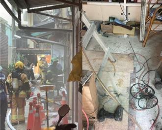 透天厝施工不慎竄濃煙 高雄工人受傷送醫