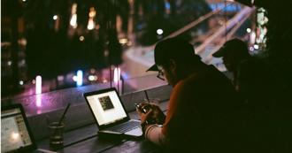 「每月加班90小時」被嫌太少 他月領逾10萬想離職