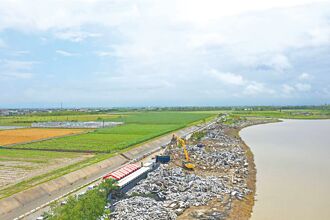 嘉縣 亂棄光電板 元昱遭罰200萬