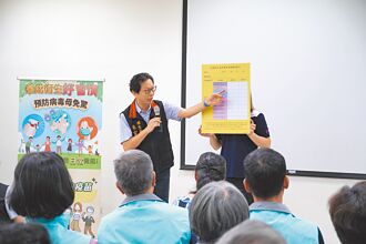 疫苗多到忘 花蓮發長輩紀錄卡