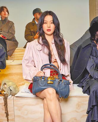 瑟琪再拎锁头包 復古现代并陈