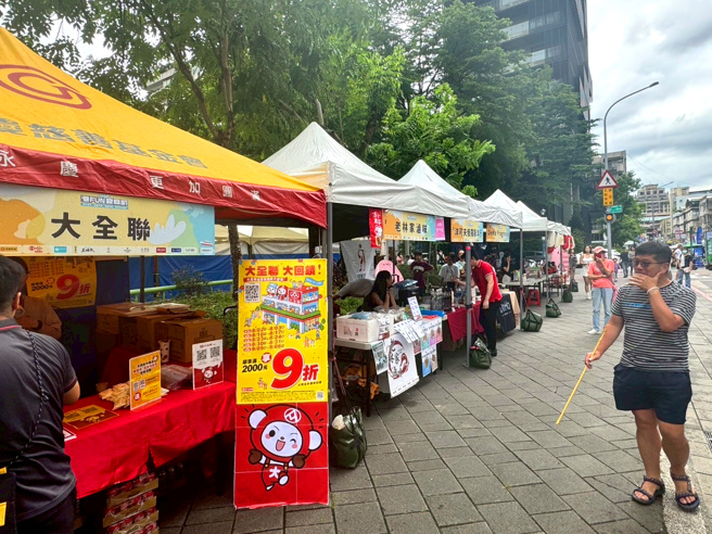 永庆房屋连续七年响应活动，不仅提供帐篷、人力支援，助东区正转型为创新有活力的潮流据点。(图/永庆房产集团提供)