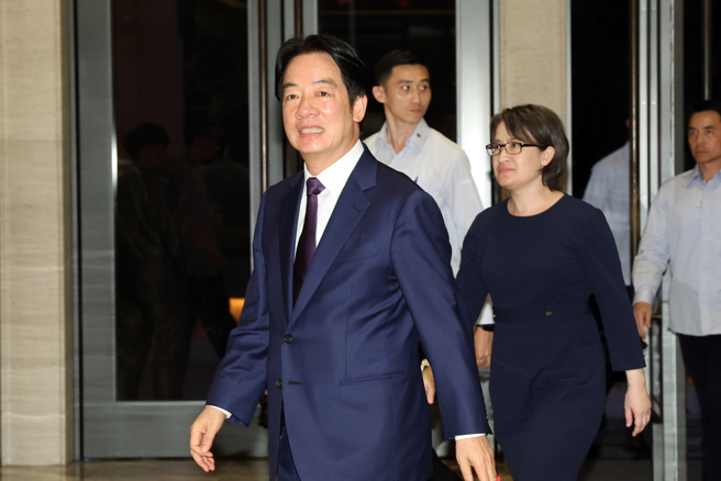 惠頓盤點民進黨政府一系列請鬼拿藥單策略，包括賴清德(左)大罷免破功、選蕭美琴(右後)當副總統等。（示意圖／鄧博仁攝）