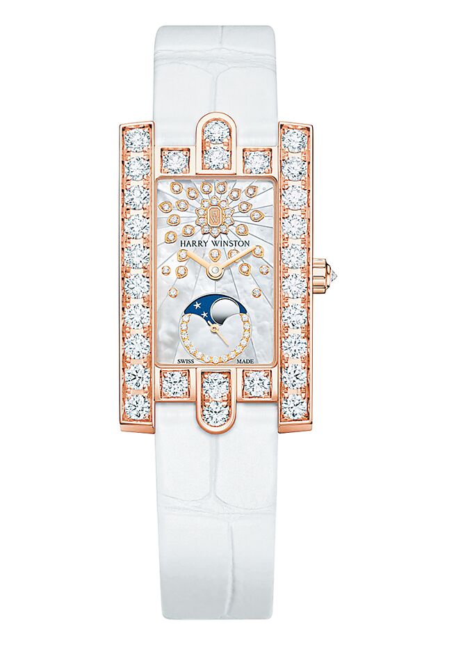 海瑞温斯顿第五大道Avenue Classic玫瑰金白色皮革表带月相表。（Harry Winston提供）