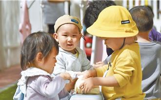 因應少子化 陸國務院印發《關於逐步推行免費學前教育的意見》