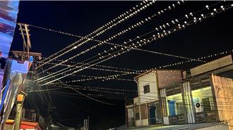 台東大溪夜現「鳥海」！數百家燕群聚電線 鳥糞如雨惹民怨