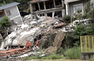 影》暴雨不停！廣州白雲土石流沖垮房屋   多人受困