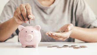 56岁男每月零用钱仅4千 不敢想买房！妻揭惊人秘密结局反转