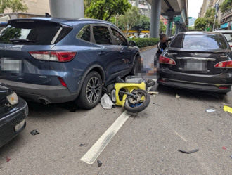 恐怖瞬間！ 北市街頭連撞5車2傷 「無照」駕駛喊：頭暈