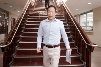 批鍾小平被媒體追問才願致歉　柯文哲委任律師喊話：自重