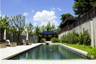 在山林静谧中泡汤醒晨  度假系饭店「夏末微旅」住房专案现省2000元