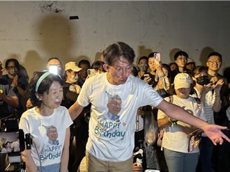 陳佩琪現身北所  與小草齊聲祝柯文哲生日快樂　黃國昌誓言1句