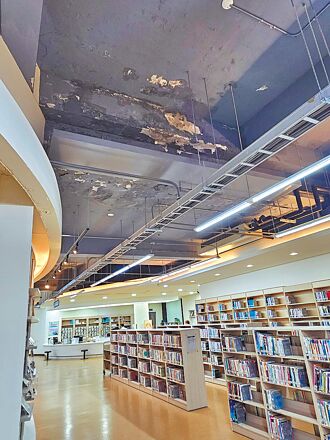 三重 圖書館漏水 出動23個接水盤