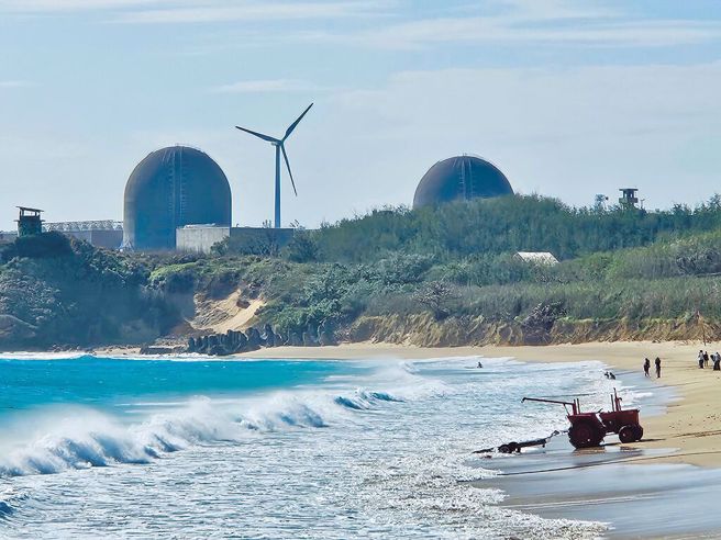 8月23日将举办核三重启公投，拥核及反核两派意见再次搬上台面交锋。图为5月17日已停机的核三厂。（示意图／资料照）