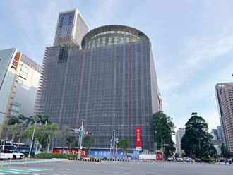 停業已半年 台中新光三越拚9月底復業 櫃姐哽咽：終於等到了