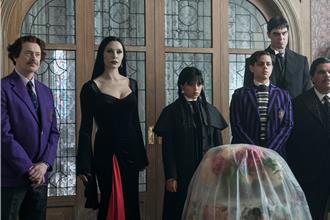 《星期三》劇組如真家人！珍娜奧蒂嘉賣關子「本季有驚喜」