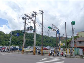 基隆旺牛橋頭電桿太密集恐成颱風隱患 台電：1月內提改善方案