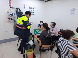蘆洲警掃蕩「銀髮賭窟」！52賭客栽了　屢勸不改遭斷水電　