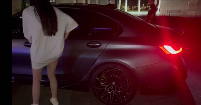 桃园市府强力执行「静桃专案」，环警监联手出击，6日晚间在风禾公园设下拦检点，短短3小时内就开出8张罚单，其中更有一辆要价400万的BMW M3超跑，仅因排气管噪音超标「1分贝」，当场被开罚1800元。（图警方提供／简铭柱翻摄）