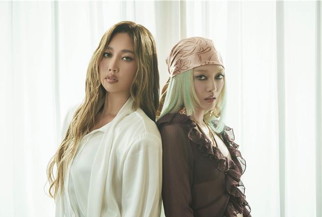 A-Lin(左)與琟娜合唱R＆B單曲〈糾結重啟〉獲好評。（谷優娛樂提供）