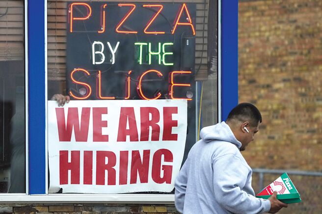 美國7月非農就業數據意外疲弱，引發市場對聯準會啟動降息的預期迅速升溫。圖／美聯社