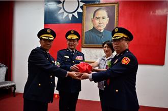 台東縣警察局2分局長1主秘異動 縣長饒慶鈴主持交接布達典禮