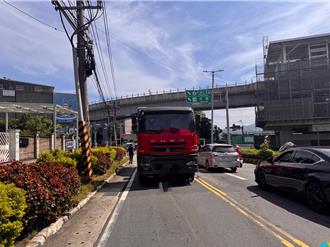 鶯歌水泥預拌車撞機車 騎士送醫急救無效