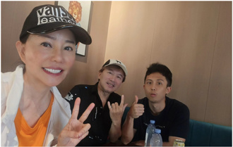 狄鶯PO三口照！願下輩子「變孫鵬女兒」：比當他老婆幸福