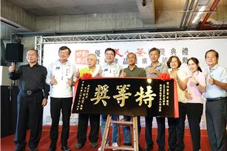 返鄉10年有成 三芝茶農粟益民再奪美人茶特等獎