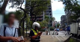 女子神色緊張坐在公園長椅上 警上前關心赫然發現竟是車手