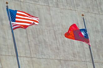 對等關稅實施 一路黑箱到底