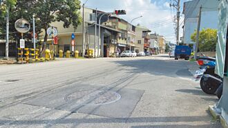 神冈道路破损 将刨除重铺