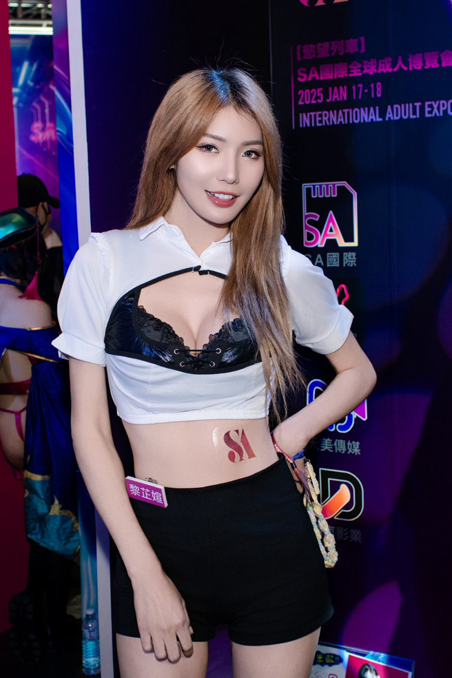 女优芷媗自揭隆乳失败，右胸整个往下掉、偏左。(女优芷媗提供)