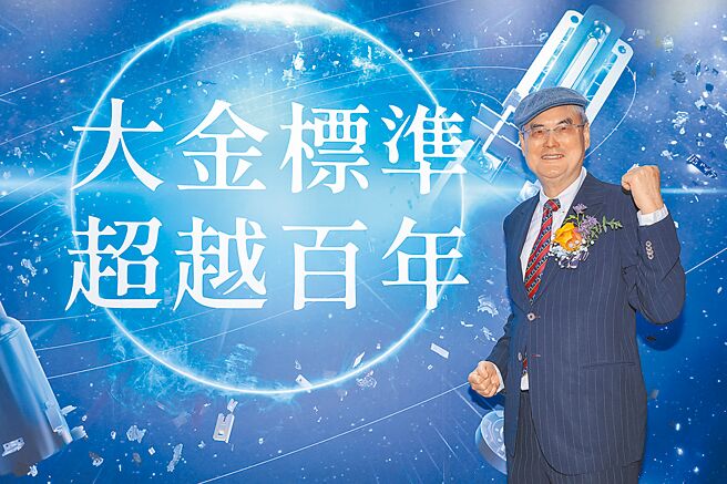 和泰大金会长苏一仲秉持「大金标准、超越百年」打造卓越产品，坚持一条龙制造核心技术。图／和泰大金提供