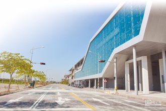 全台最美？他在高鐵這一站下車人潮少到可悲 嘆花大錢蓋蚊子館