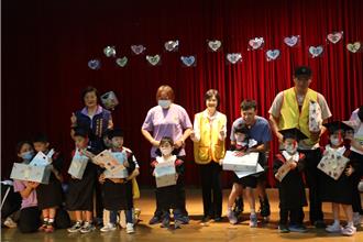 新北自閉症潛能發展中心結業式 星兒溜直排輪進場 父母紅眼眶