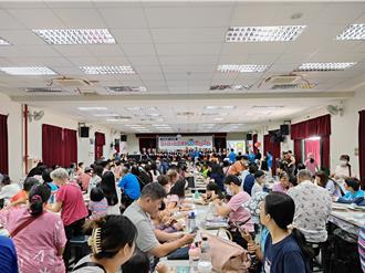 苗縣勞工親子拼貼活動 250人齊聚樂玩創意