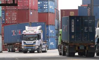 行政院估20％關稅衝擊至少4.2萬人 工會：背後代表4萬多個家庭