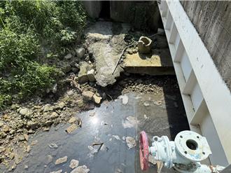 高雄2豆腐工廠排廢水 汙染河川飄惡臭 環保局開罰了